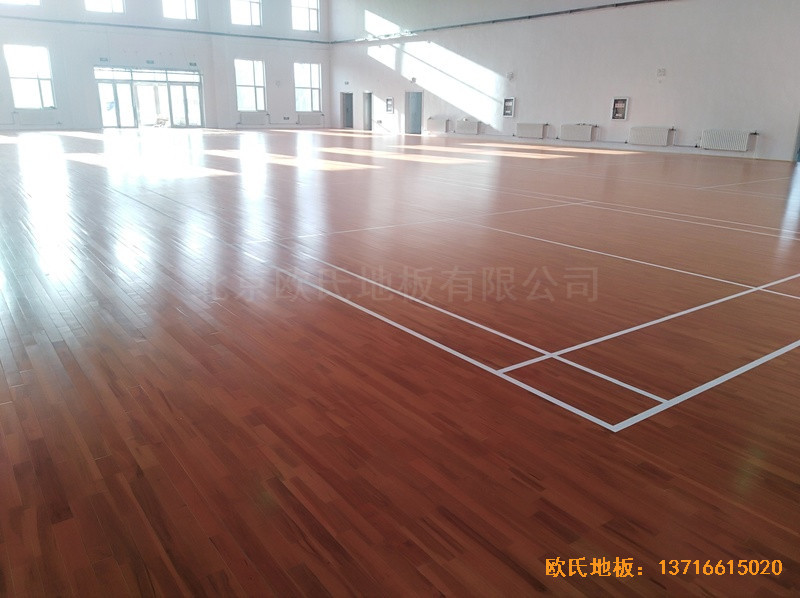 內(nèi)蒙左旗吉蘭泰鎮(zhèn)五中運(yùn)動(dòng)館運(yùn)動(dòng)木地板施工案例1