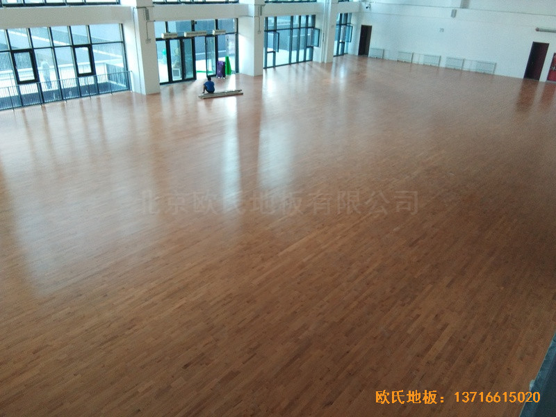 北京朝陽(yáng)經(jīng)管學(xué)院運(yùn)動(dòng)館運(yùn)動(dòng)木地板施工案例0